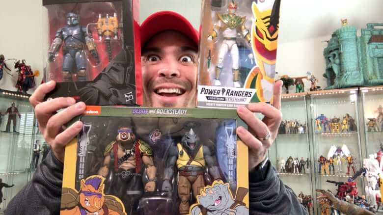 Cincy Nerd dalam salah satu video review mainannya